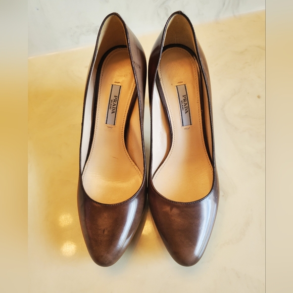 Prada Shoes - Prada Fumo patent leather pumps